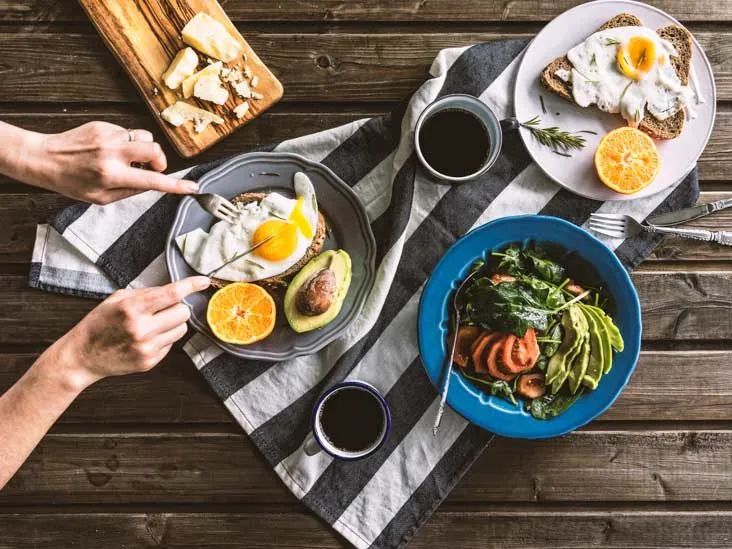 “早餐吃好晚餐吃少”更有利减肥？最新研究揭秘