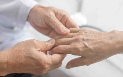 手也會「變老」! 中老年人必讀養護指南