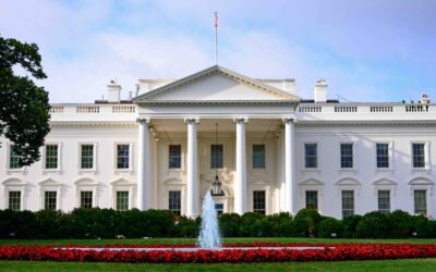 年輕怕失業、老來怕生病! 白宮重磅醫改:藥價或大幅下降、保費不再悄漲